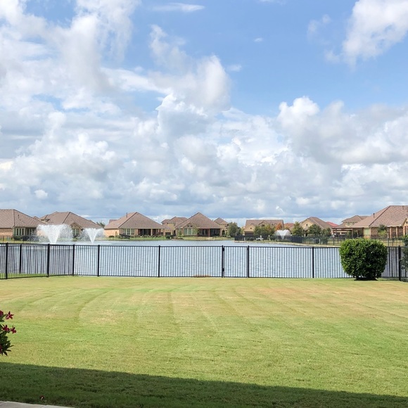 Meet your Posher, Jessica - Picture 2 of 5